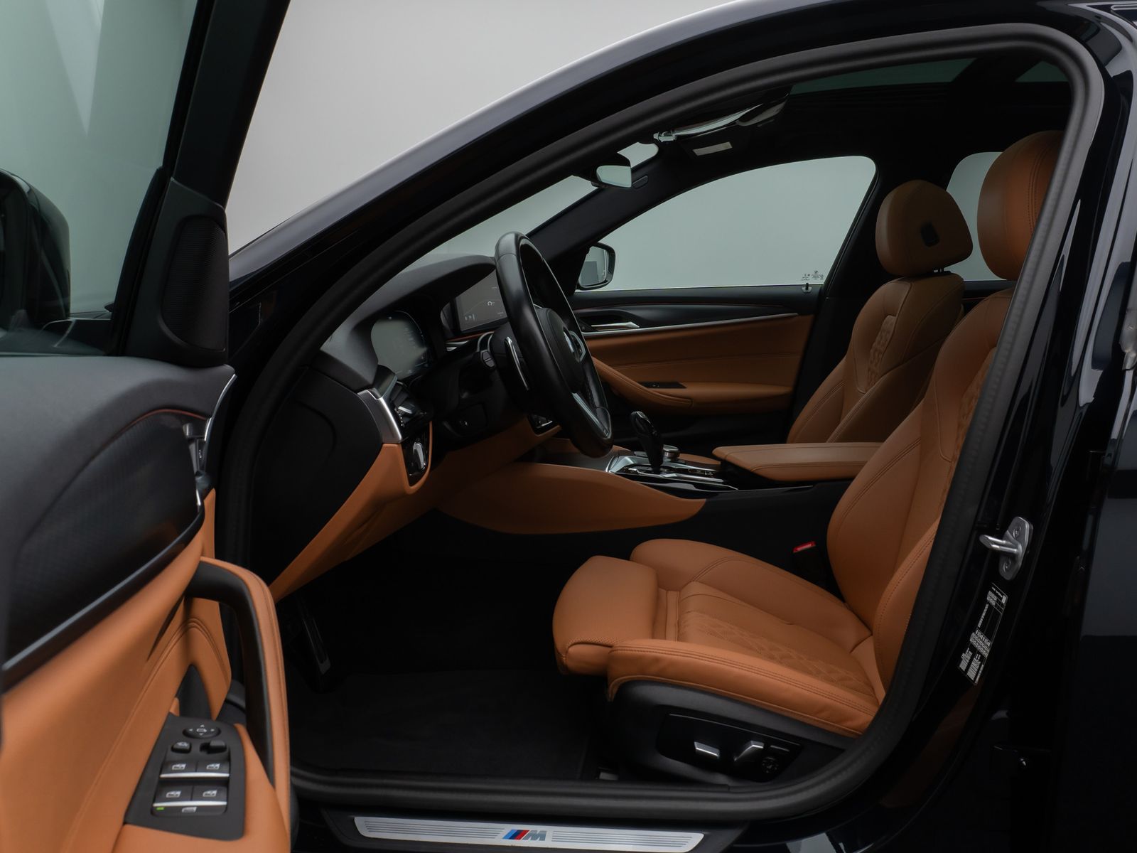 Fahrzeugabbildung BMW 530i M Sport Panorama Kamera DAB HiFi AHK Alarm