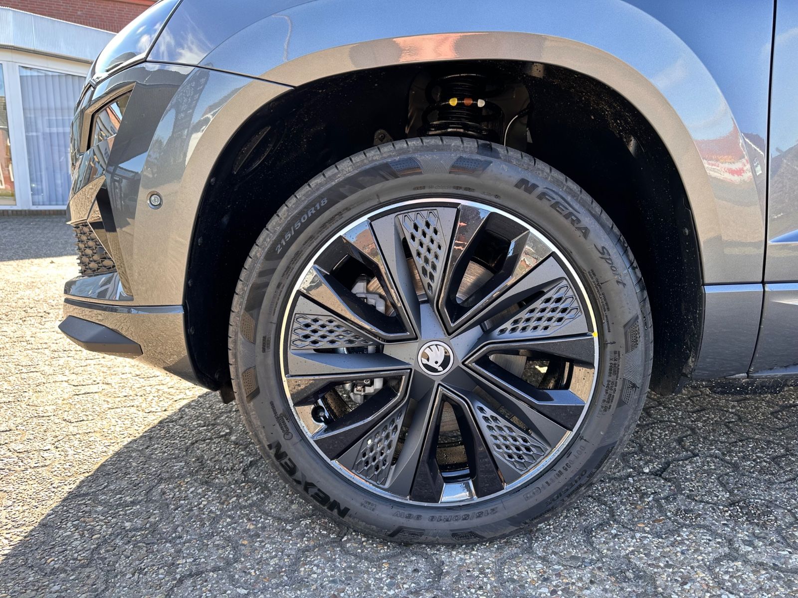 Fahrzeugabbildung SKODA Karoq Sportline 1.5 TSI DSG MATRIX/AHK/ACC/Navi