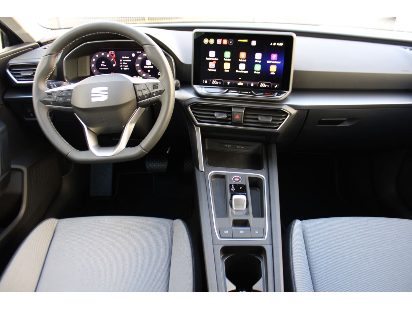 SEAT Leon 1.5 eTSI Style DSG ACC LED DAB PDC RFK SHZg - Image 12