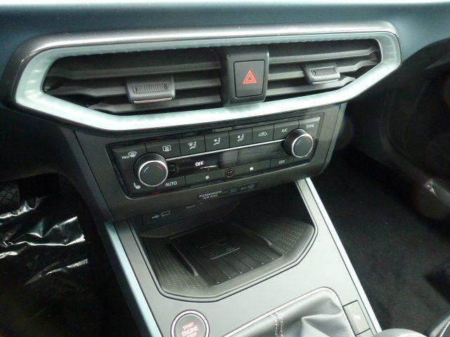 Fahrzeugabbildung SEAT Arona Xperience 1.0 TSI + SHZ + NAVI + LED