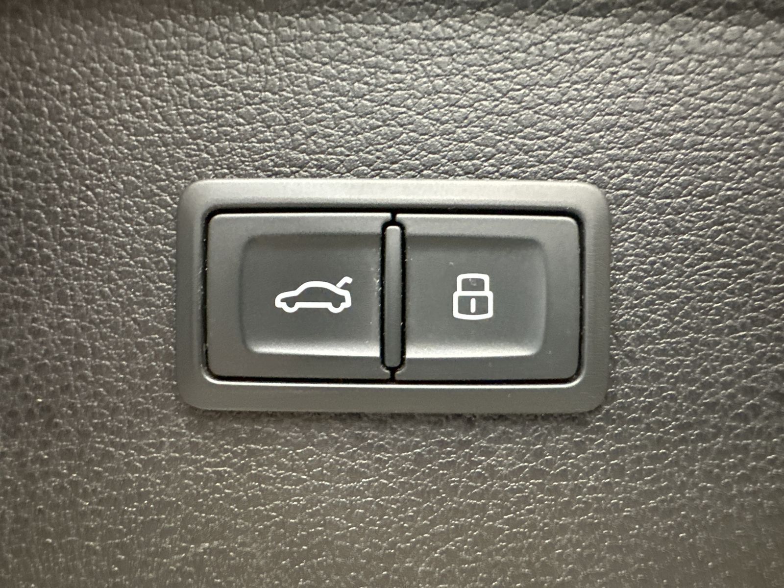 Fahrzeugabbildung Audi Q5 40 TDI Qu S-Line NAV+LED+AHK+VCOCK+KAM+19ZOLL