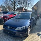 Volkswagen Jetta VI Comfortline - blaue Volkswagen Jetta