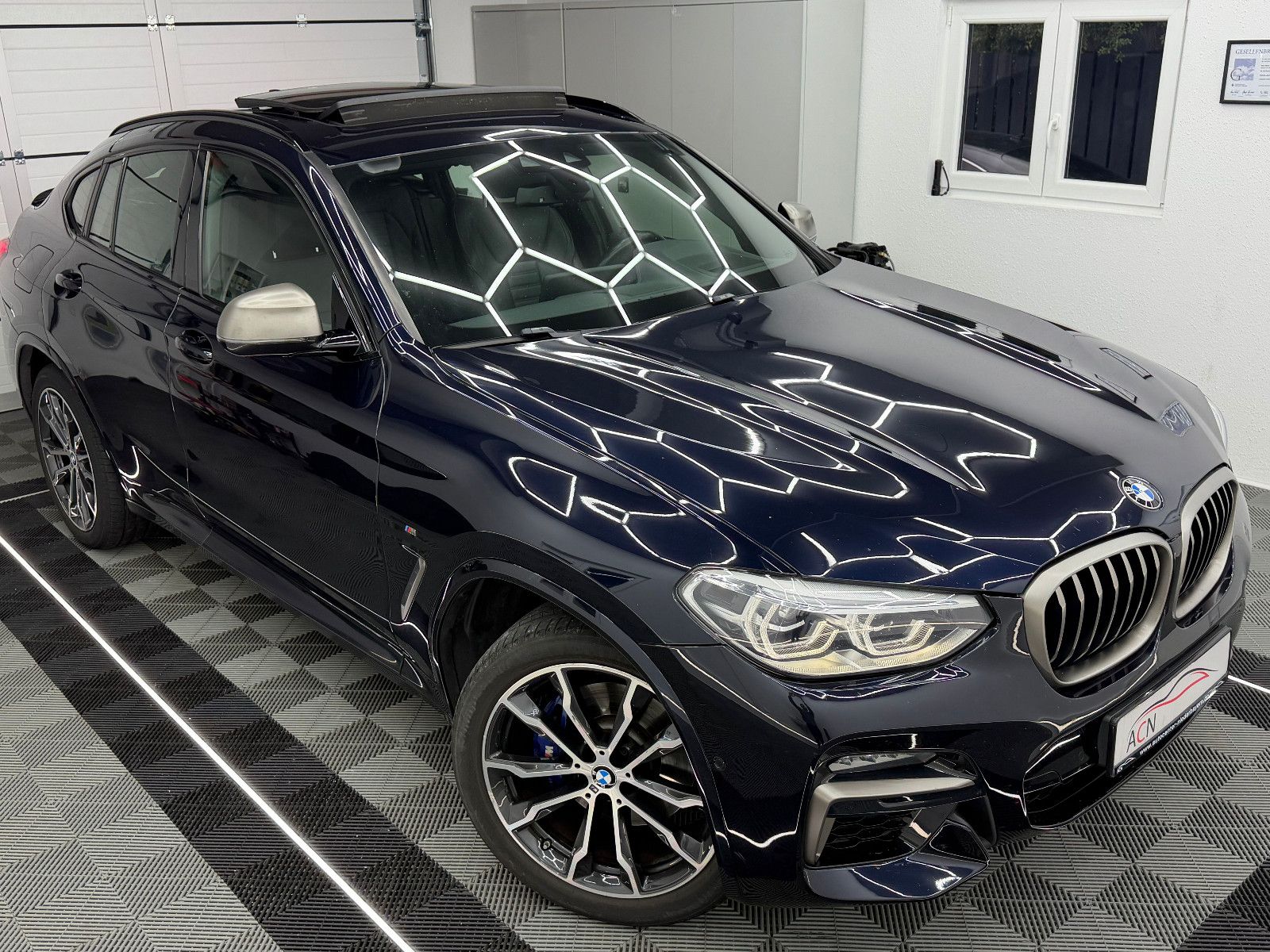 Fahrzeugabbildung BMW X4 M40 d/LED/ACC/HuD/H&K/AHK/PANO/VRTL/19% MwSt