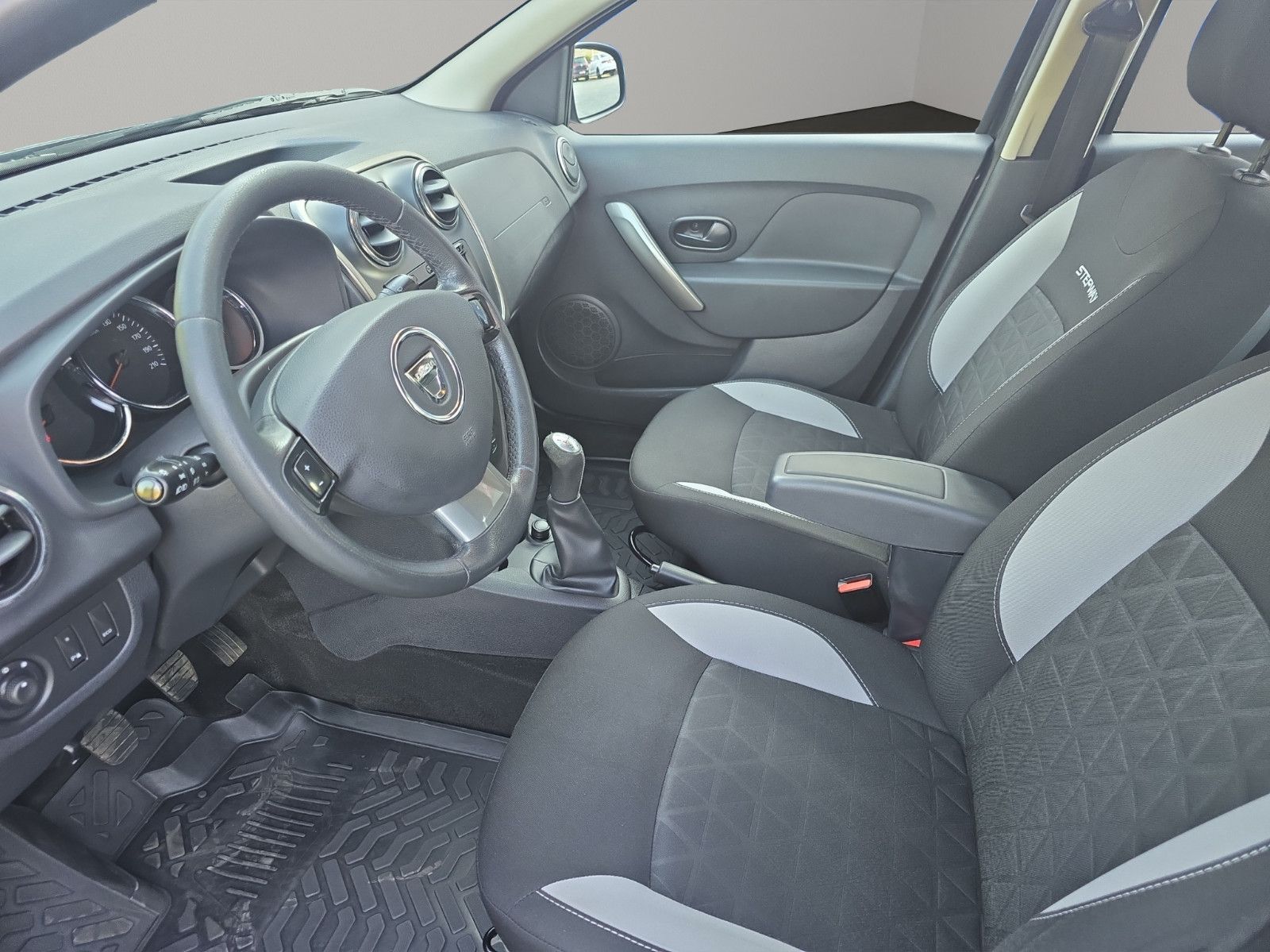 Fahrzeugabbildung Dacia Sandero II Stepway Prestige AHK KLIMA NAVI