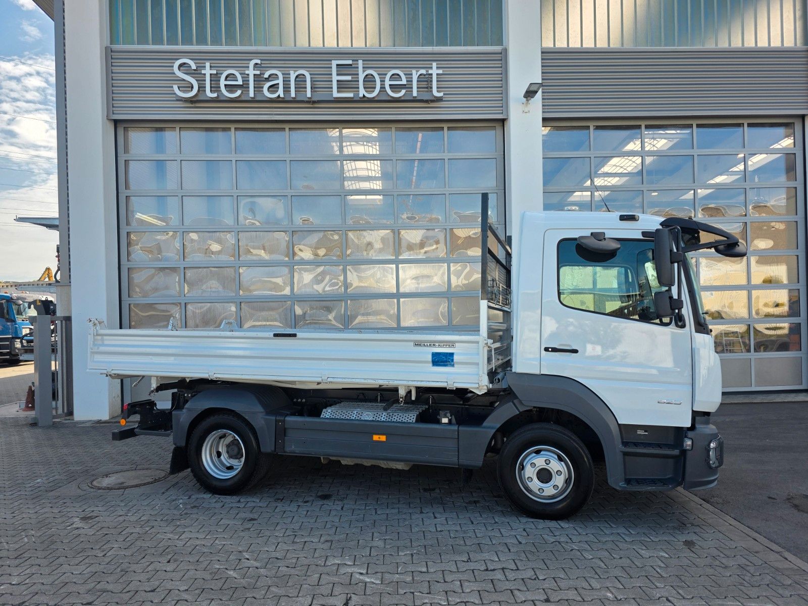 Fahrzeugabbildung Mercedes-Benz Atego 823 K 4x2 Meiller 2x AHK Klima 3 Sitze