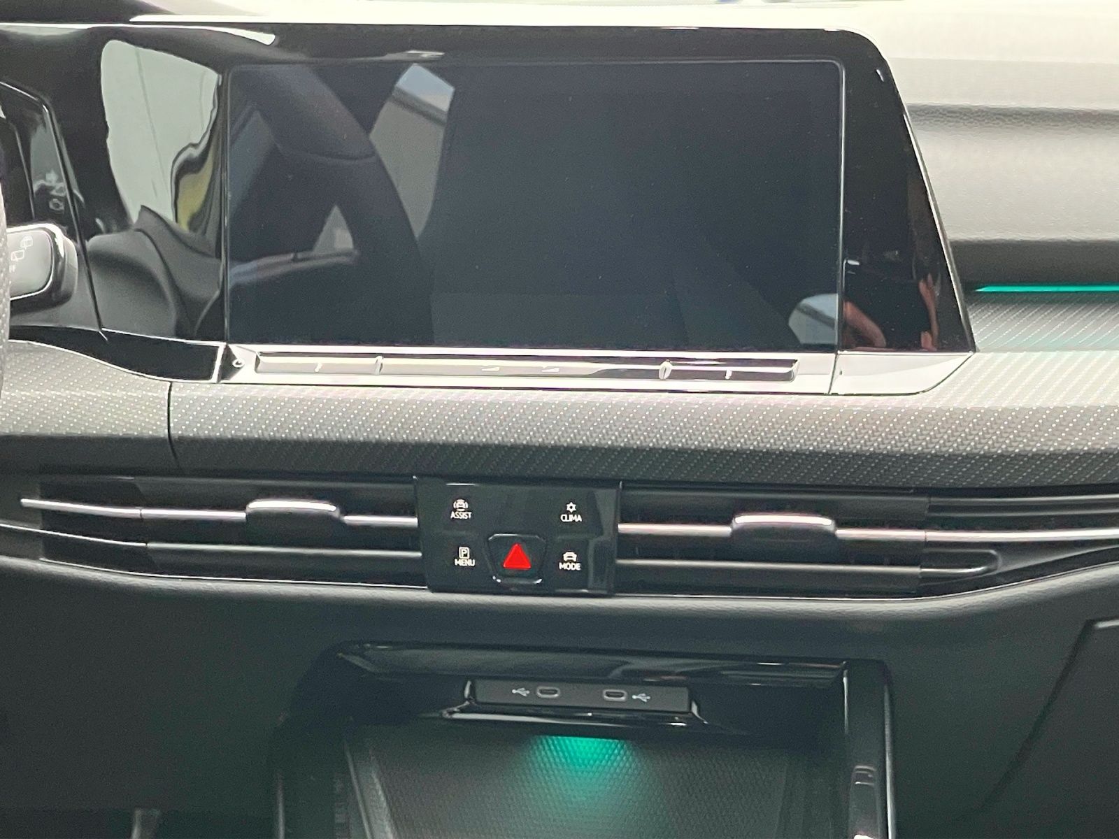 Fahrzeugabbildung Volkswagen Golf VIII 1.5 TSI R-Line DSG LED+ ACC RFK NAVI T