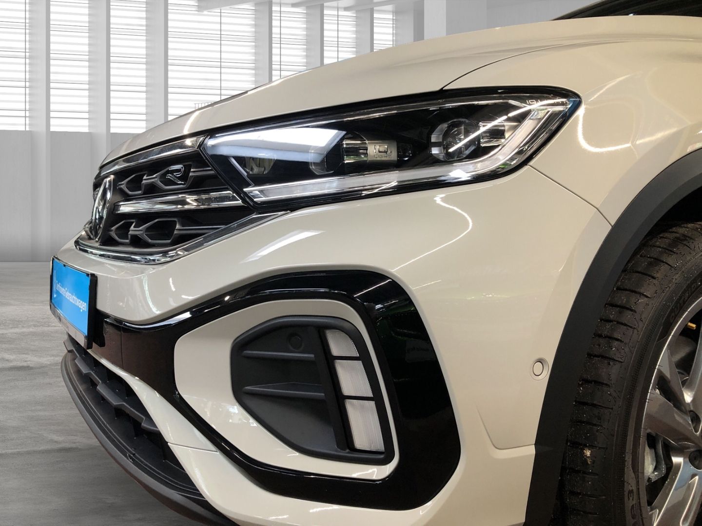 Fahrzeugabbildung Volkswagen T-Roc R-Line 1.0 TSI Sportpaket Navi LED ACC App
