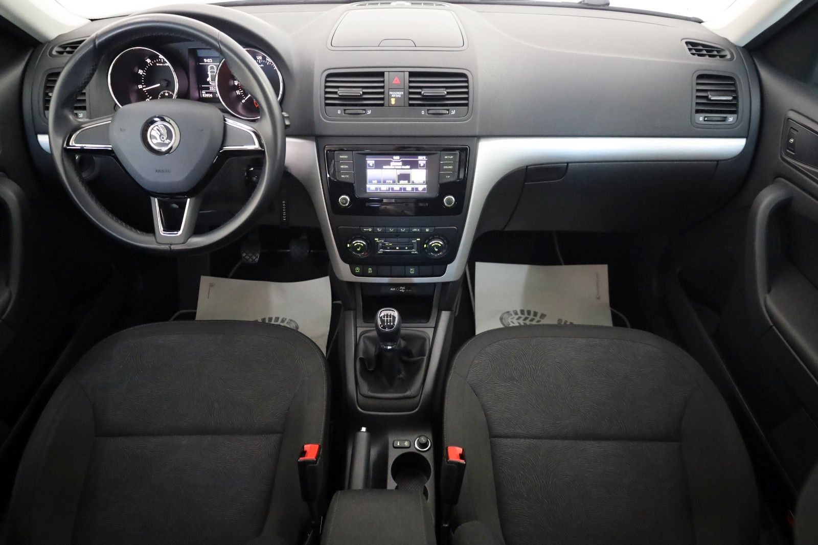 Fahrzeugabbildung SKODA Yeti Ambition SH,PDC,8-fach bereift