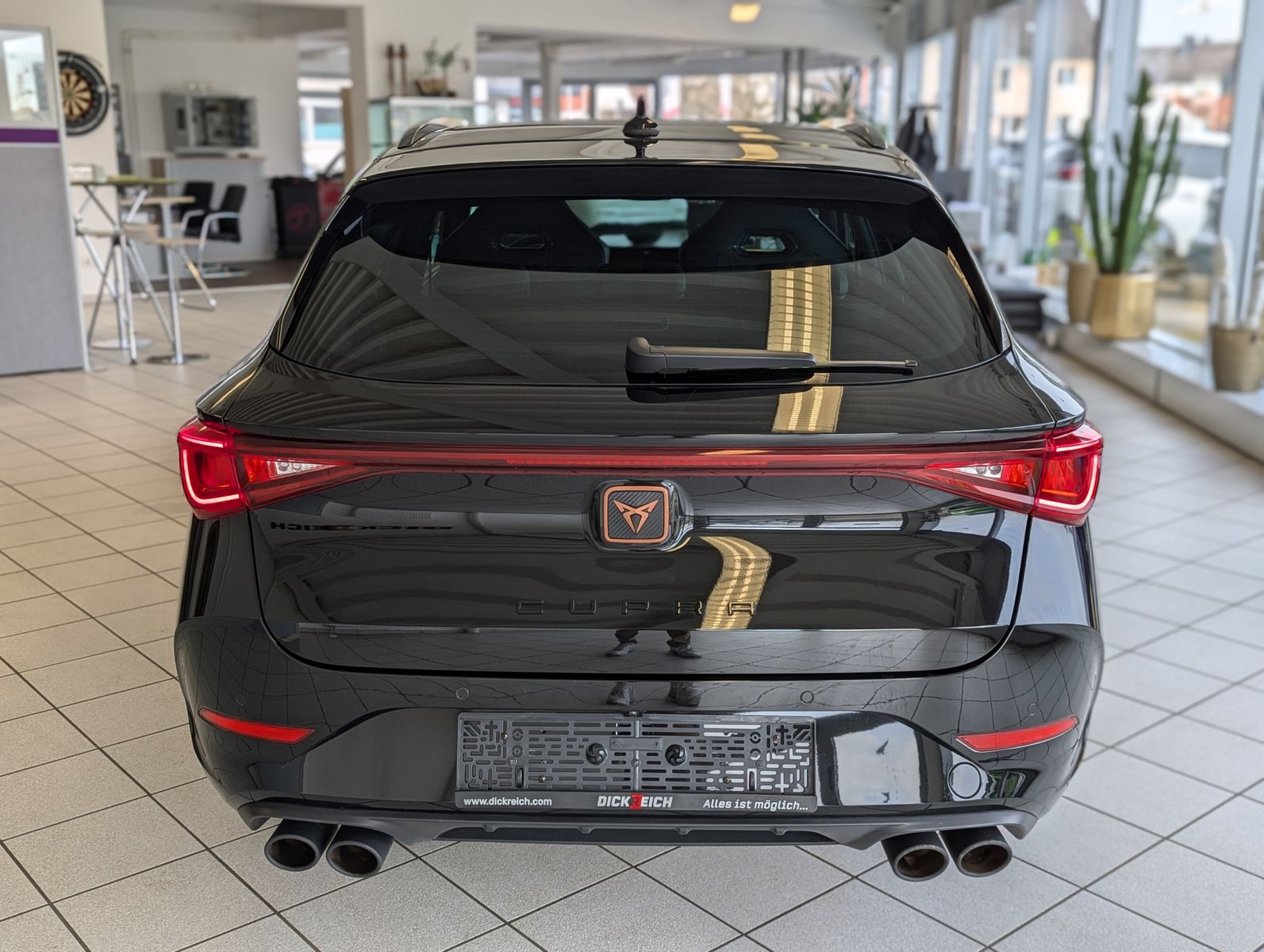 Fahrzeugabbildung CUPRA Leon 2.0 TSI VZ 4Drive Vision+ Matrix Pano ACC