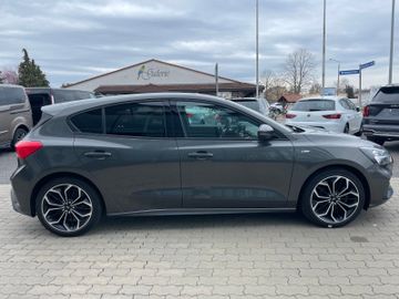 Fahrzeugabbildung Ford Focus Lim. ST-Line