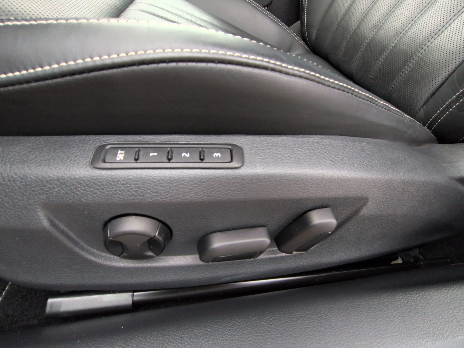 Superb Combi 2.0 TSI DSG 4x4 L&K STHZ+AHK