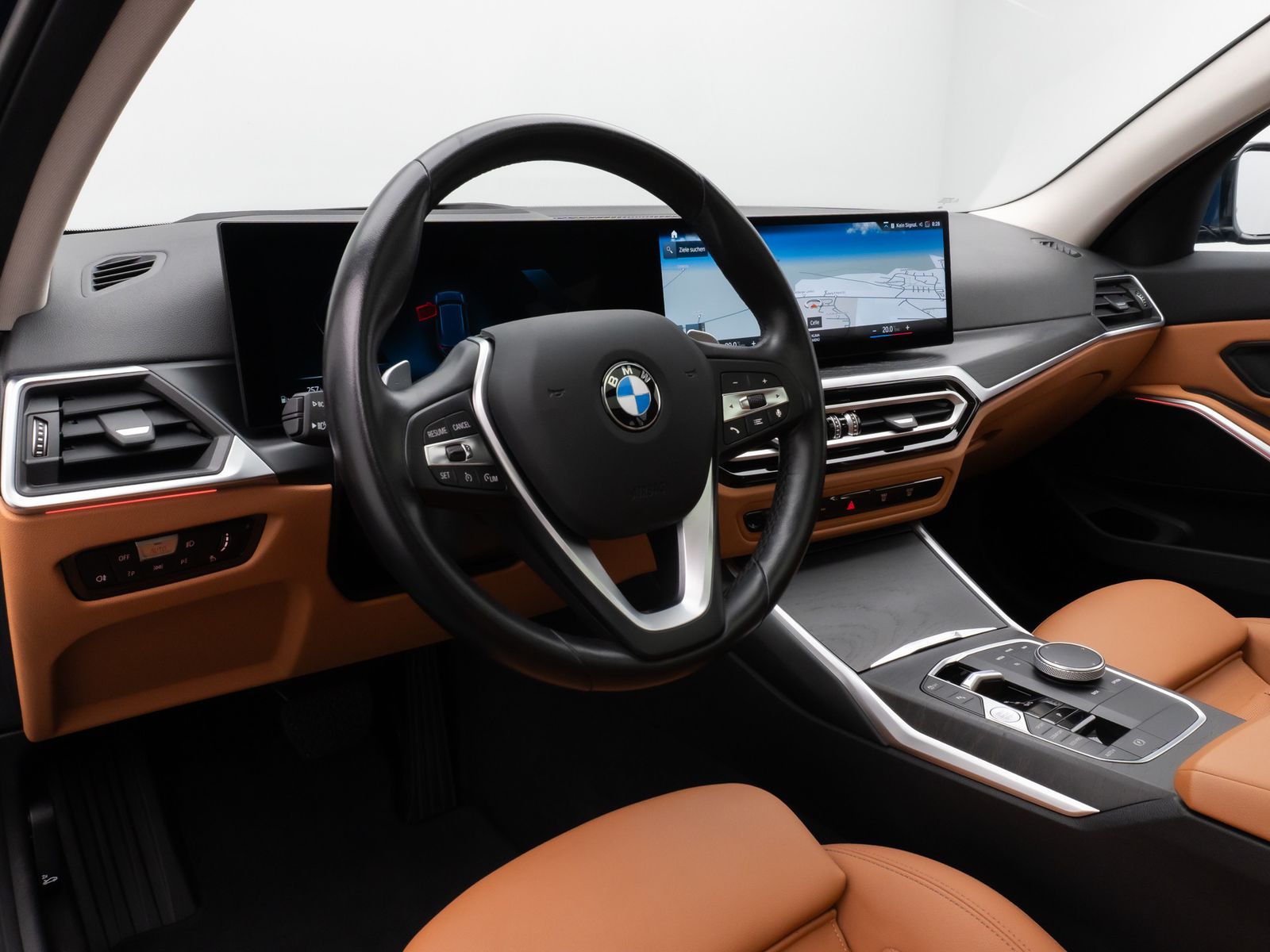 Fahrzeugabbildung BMW 320d xD  Panorama HUD DAB AHK Alarm PDC Sport