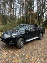 Toyota Hilux Double Cab 2.4 D-4D LEGEND 4WD - schwarze Toyota Hilux