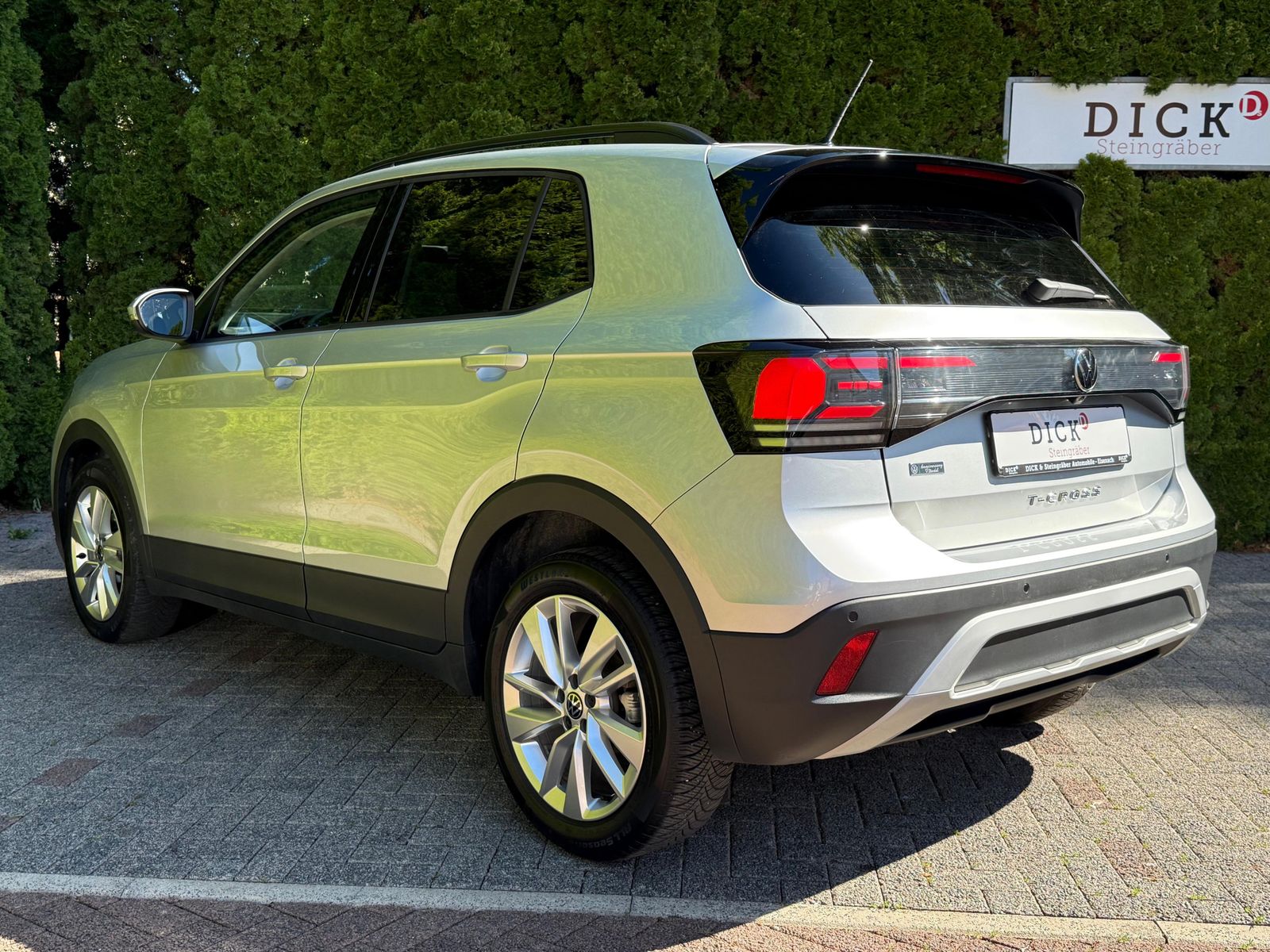 Fahrzeugabbildung Volkswagen T-Cross 1.0 TSI DSG Life LED+KAM+ACC+CARPL+SHZ+