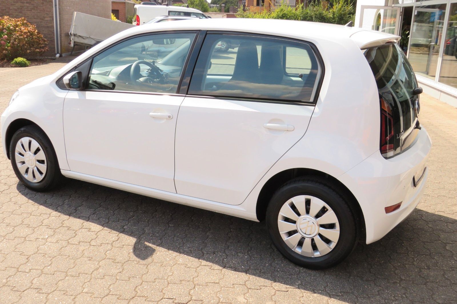 Fahrzeugabbildung Volkswagen up! 4 TÜREN KLIMA TELVOR DAB KAMERA PDC GRA 1.H
