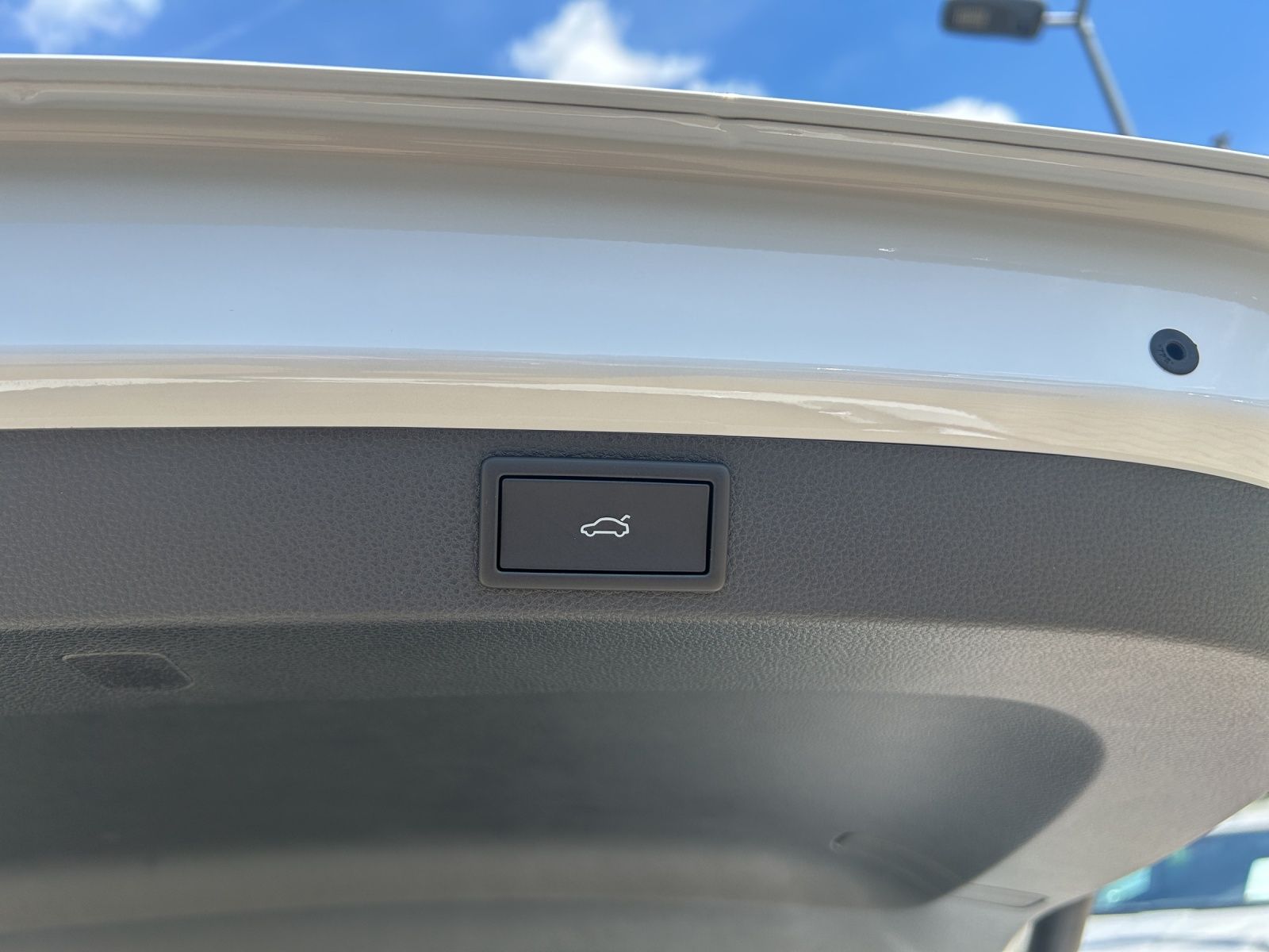 Fahrzeugabbildung SKODA Karoq 2.0 TDI Sportline MATRIX AHK