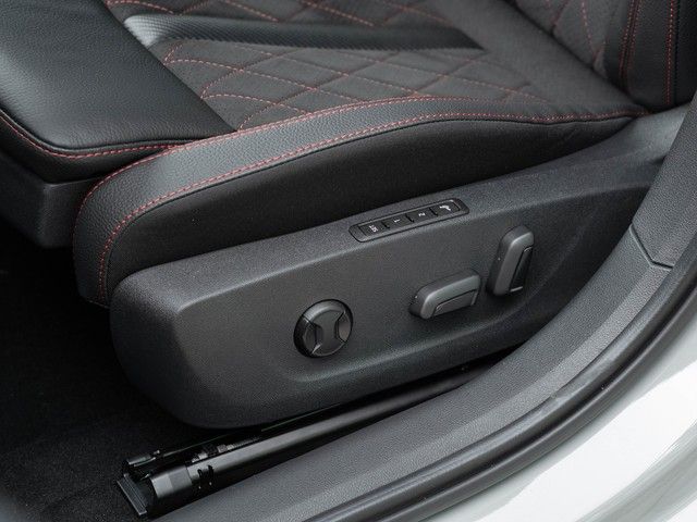 Octavia Combi 2.0 TSI RS DSG AHK+MATRIX+PANO+RFK