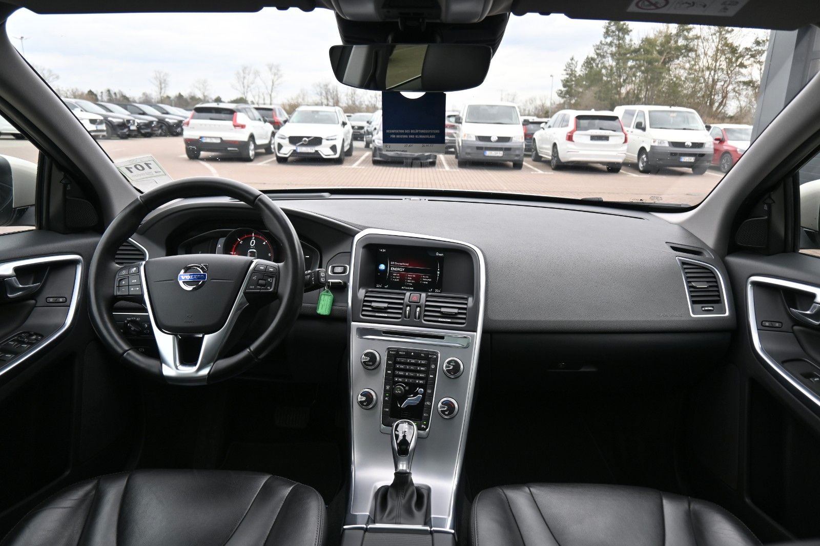 Fahrzeugabbildung Volvo XC60 D4 Momentum*BLIS*STHZ*PANO*BiXenon*CAM*DAB