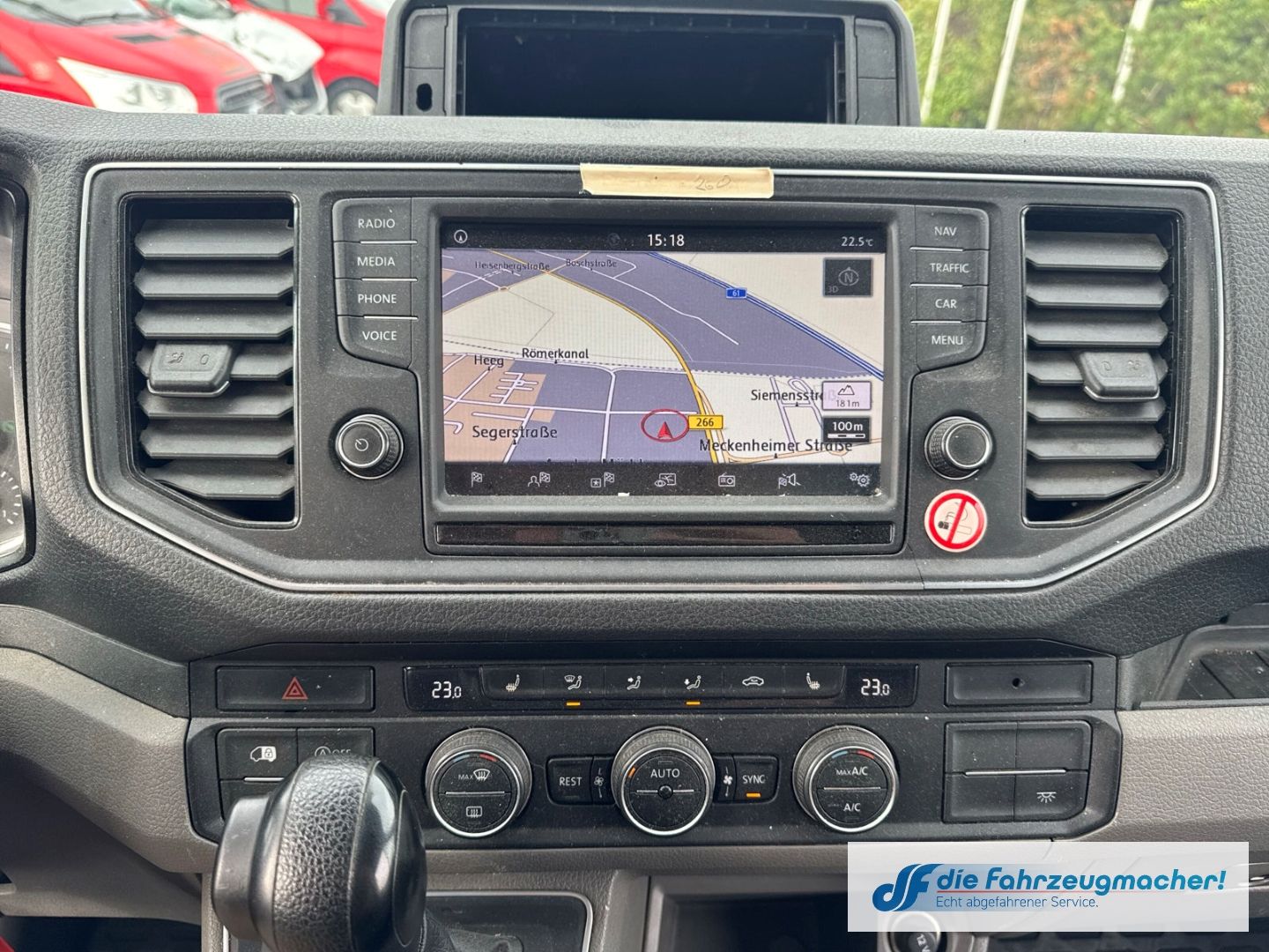 Fahrzeugabbildung Volkswagen Crafter Kasten 35 AUT. mittel L2 Hochd.LED Trend