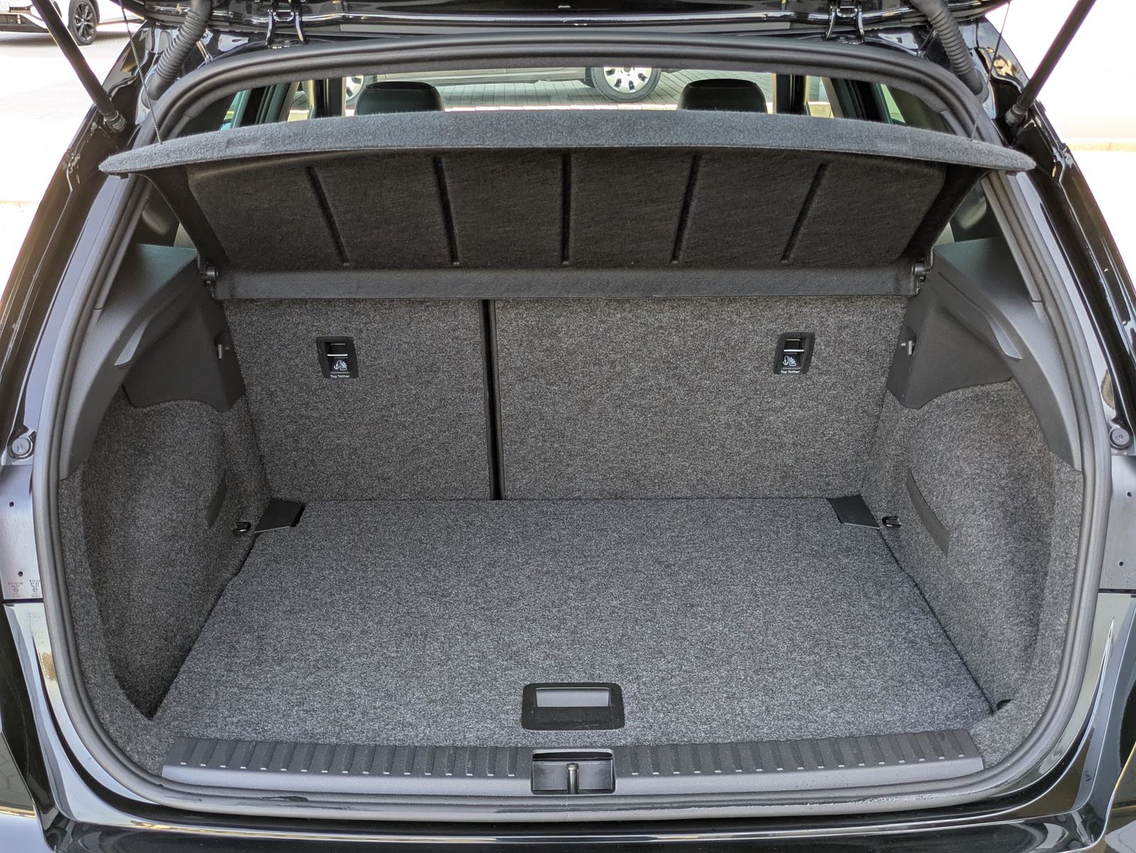 Fahrzeugabbildung SEAT Arona 1.5 TSI FR DSG AHK*ACC*LED*APP*DAB*KAMERA