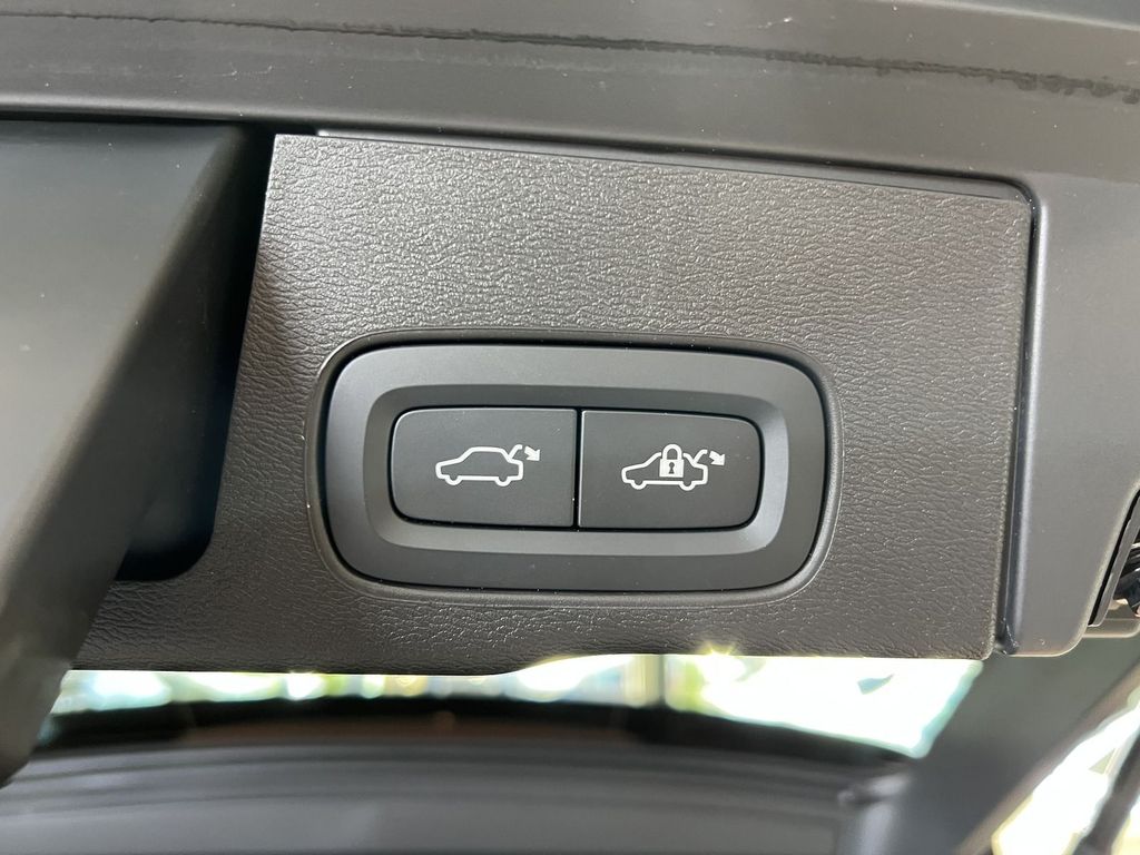 Volvo XC60 T6 Plus Black Edition Recharge AWD AHK 360°