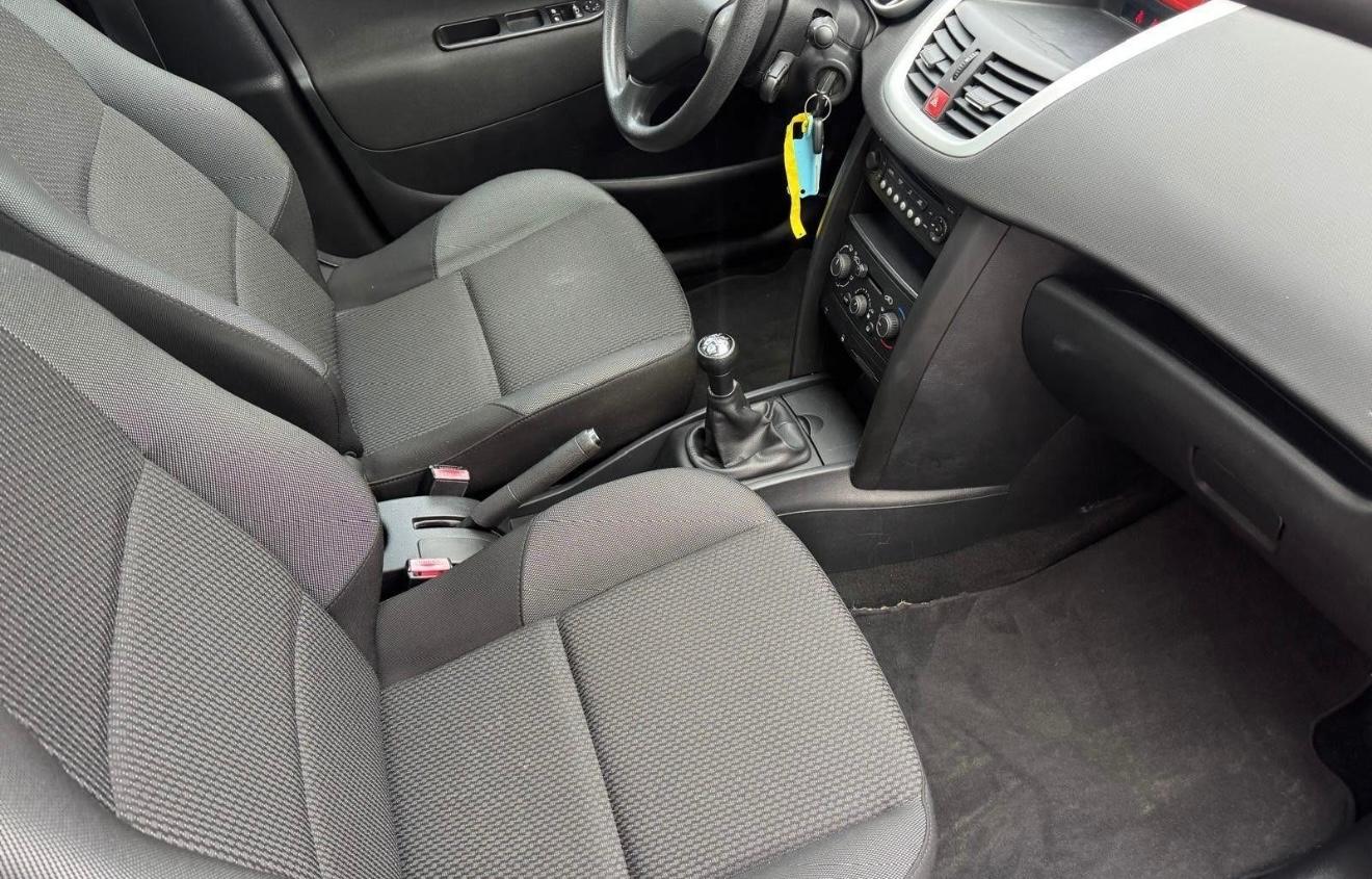 Peugeot 207 2011 — photo 11