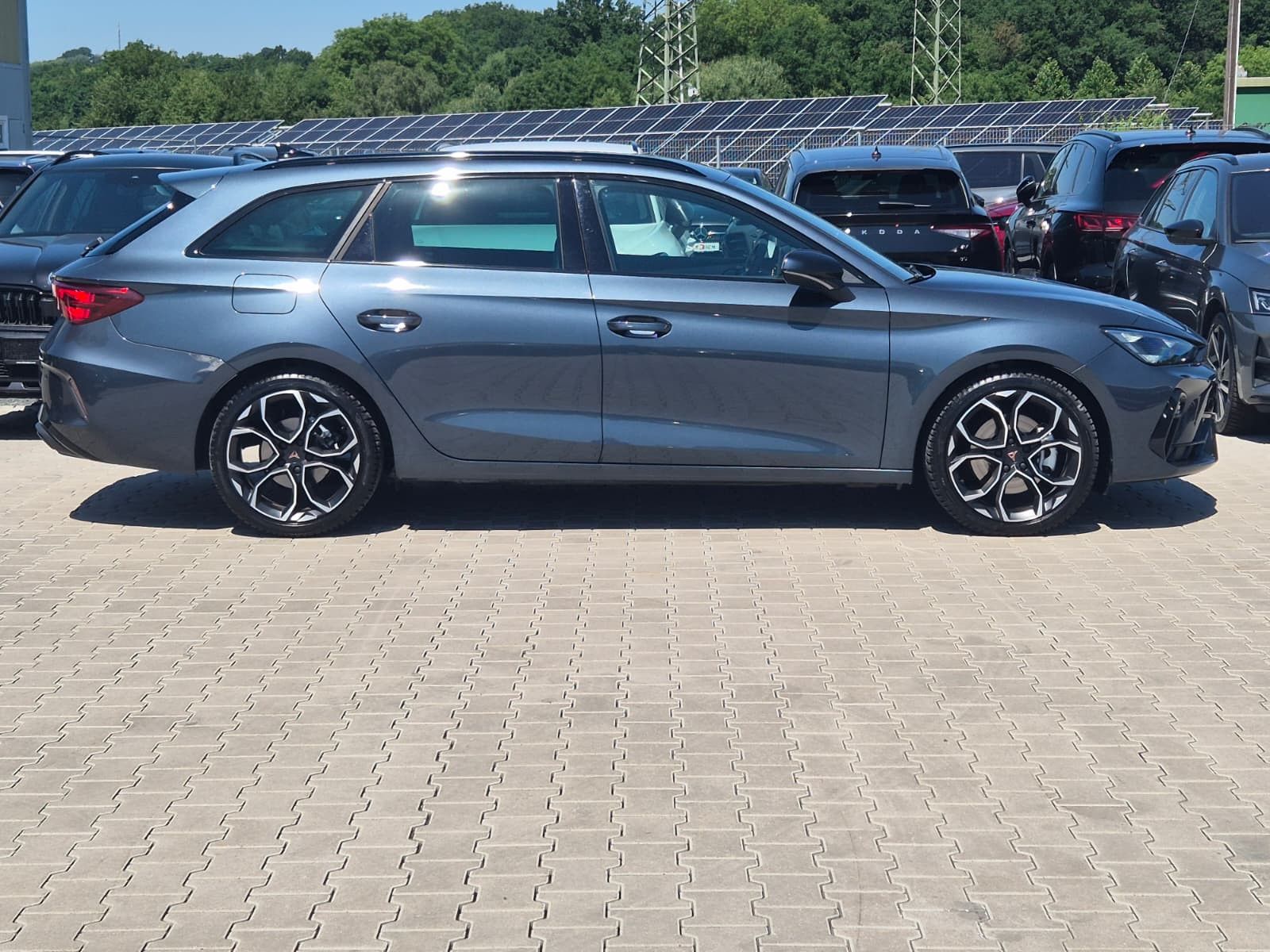 Fahrzeugabbildung CUPRA Leon 2.0 TDI DSG AHK*DYNAMICA*EDGE*LED*5JGARANT.