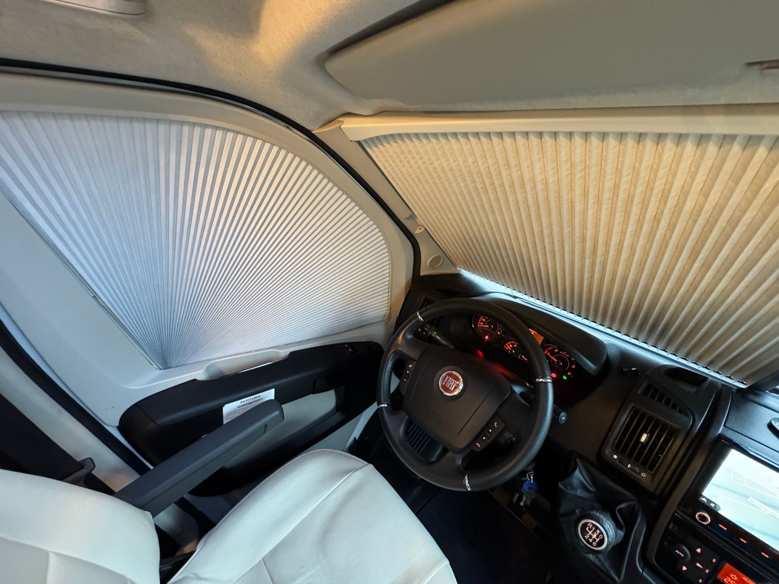 Fahrzeugabbildung Eura Mobil PROFILA RS 670 SB SAT HUBBETT LOUNGE PAKET LEDER