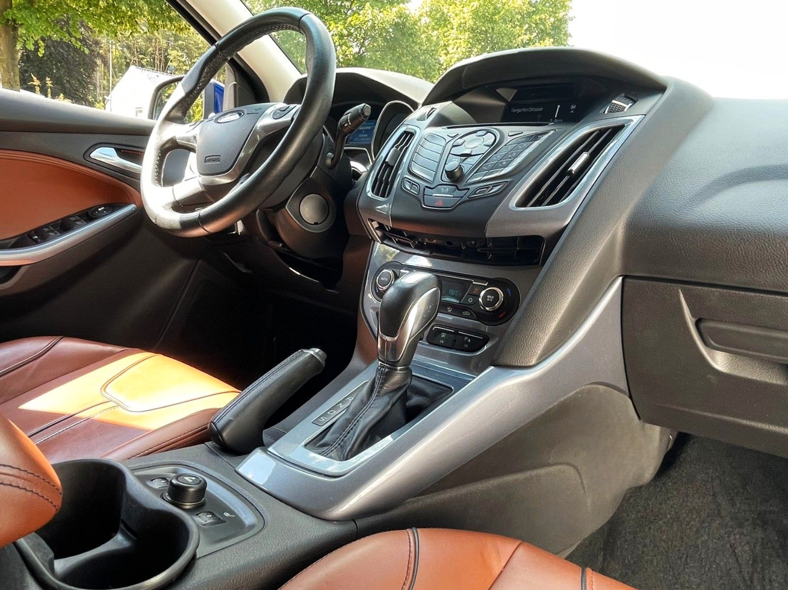 Fahrzeugabbildung Ford FOCUS TITANIUM 2.0 AUT. LEDER NAVI XENON AHK "18