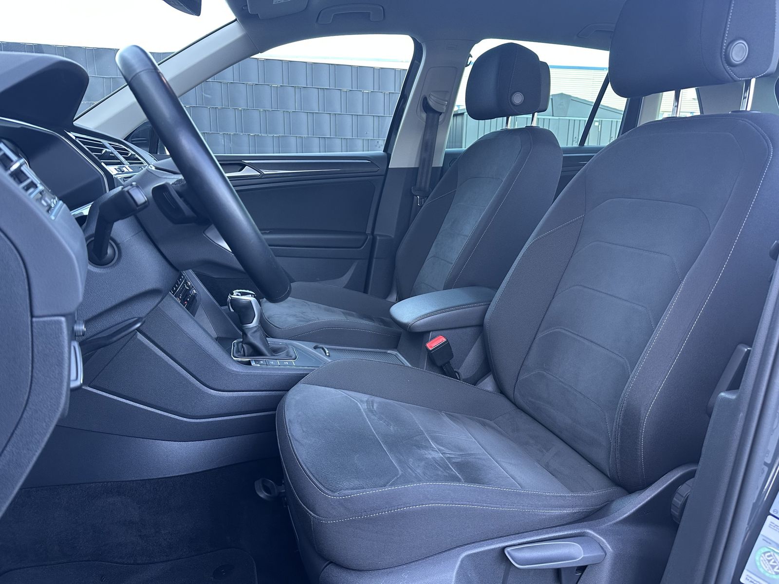 Fahrzeugabbildung Volkswagen Tiguan Elegance eHybrid NAV+IQ-LIGHT+AHK+HEAD-UP