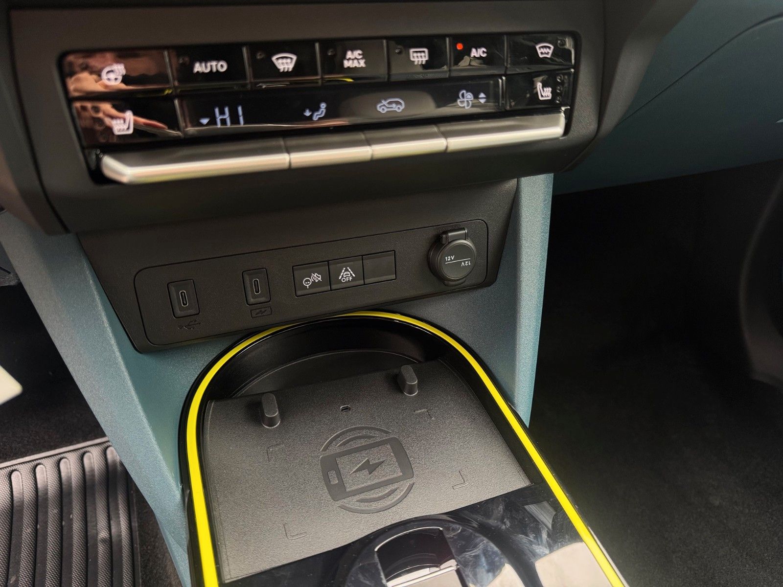 Fahrzeugabbildung Fiat Grande Panda 1.2 La Prima Navi Sitzheizung