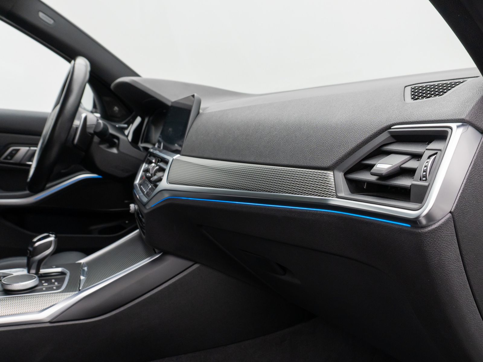 Fahrzeugabbildung BMW 320e M Sport Kamer Laser HUD DAB H/K Komfort 19"