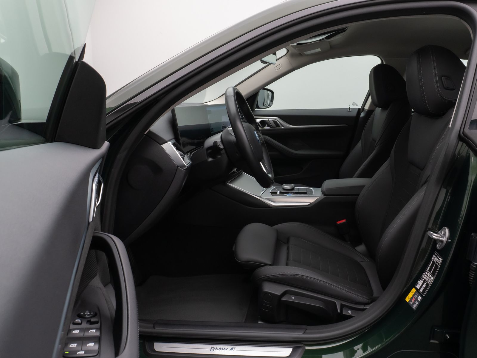 Fahrzeugabbildung BMW i4 eD40 Gran Coupè Kamera DAB HUD Alarm Komfort