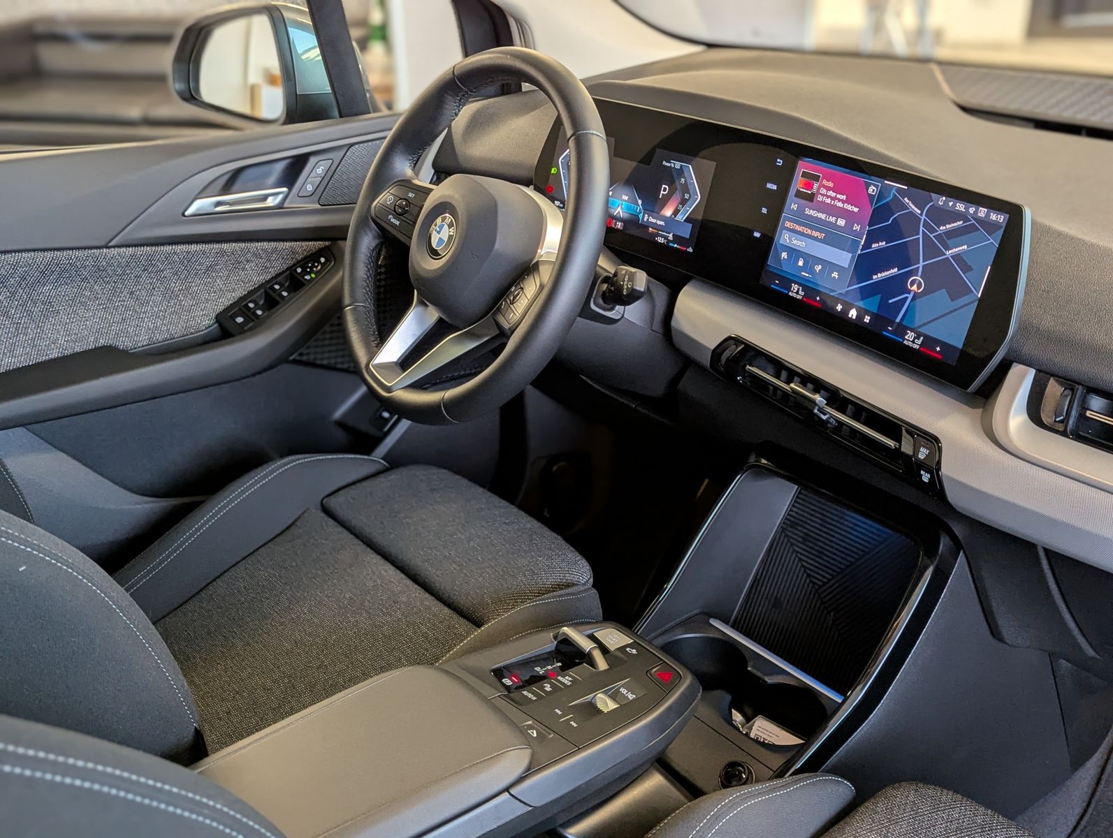 Fahrzeugabbildung BMW 220 Active Tourer i Travel-Paket Panorama AHK