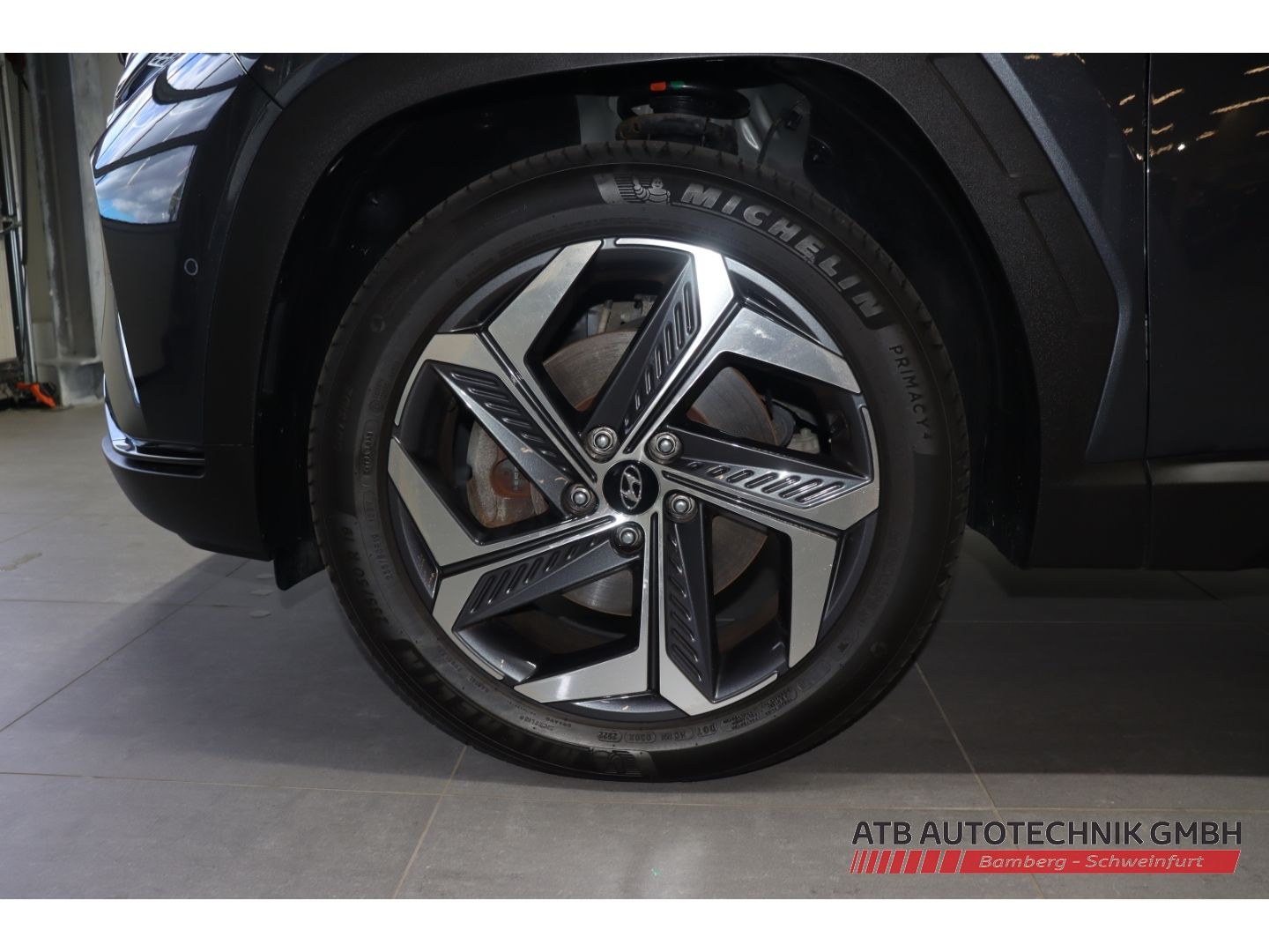 Fahrzeugabbildung Hyundai Tucson Prime PHEV 1.6 T-GDi 265PS 6-AT 4WD 97,7%