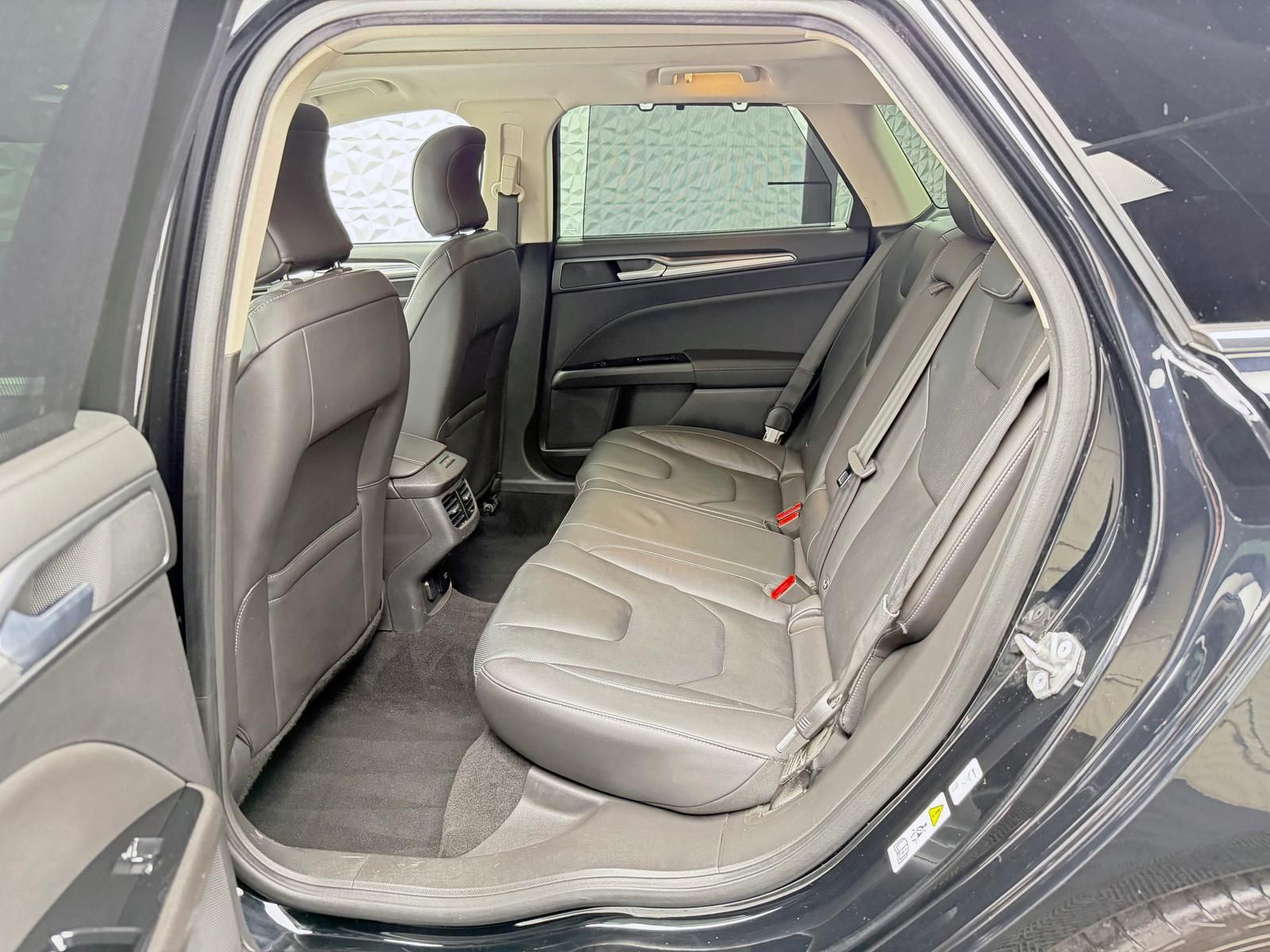 Fahrzeugabbildung Ford MONDEO TURNIER 2.0 ECOBOOST/TITANIUM/PANO/KEYLES