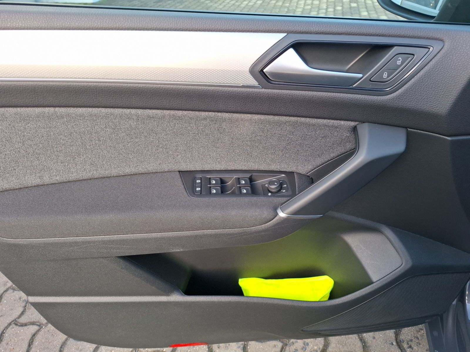 Fahrzeugabbildung Volkswagen Touran TSI Move DSG 7-Si Navi AID ACC RFK SH LM