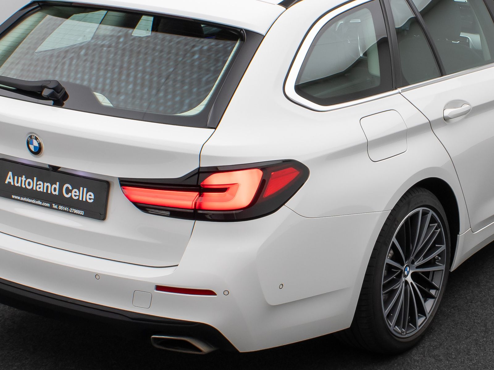 Fahrzeugabbildung BMW 530d Kamera HUD DAB Komfort Alarm Sport 19Zoll