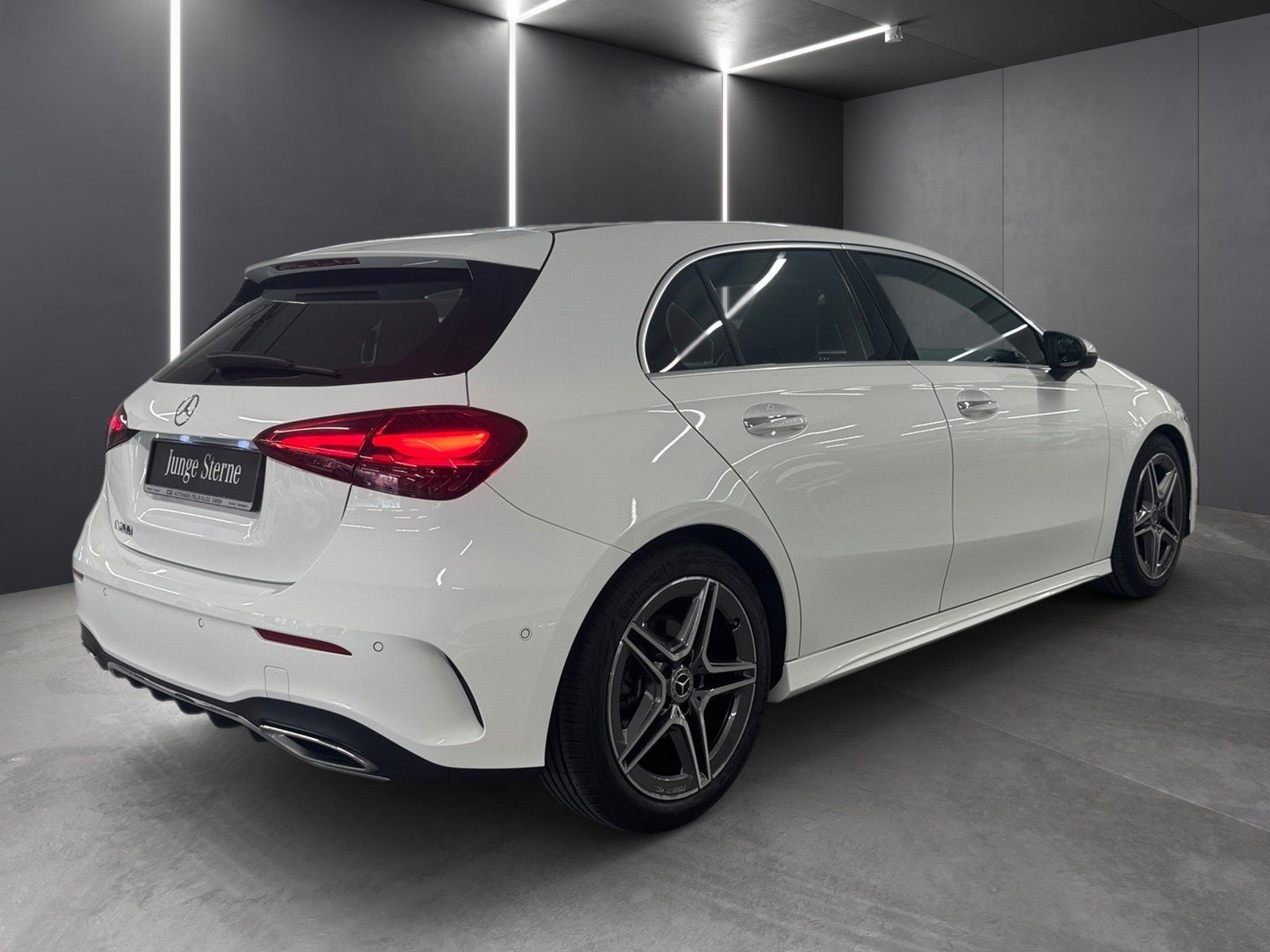 Fahrzeugabbildung Mercedes-Benz A 200 AMG Line *Panorama*LED*Kamera*CarPlay*18"*