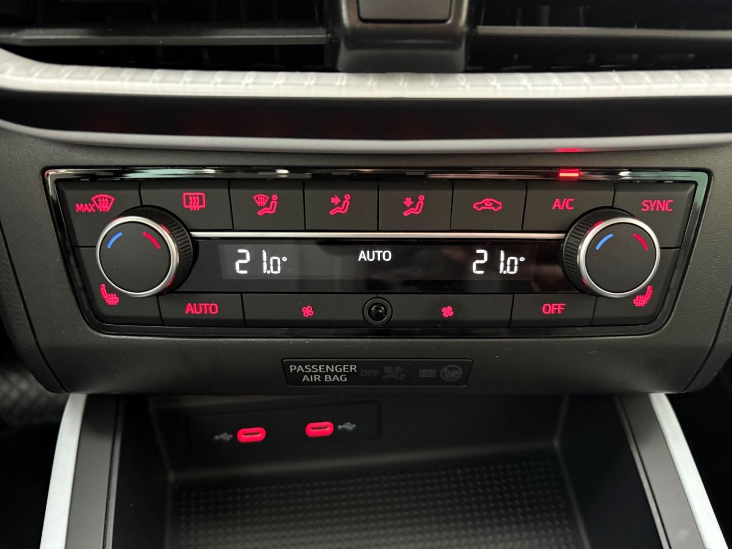Fahrzeugabbildung SEAT Arona Style Navi Digitales Cockpit LED Sperrdif