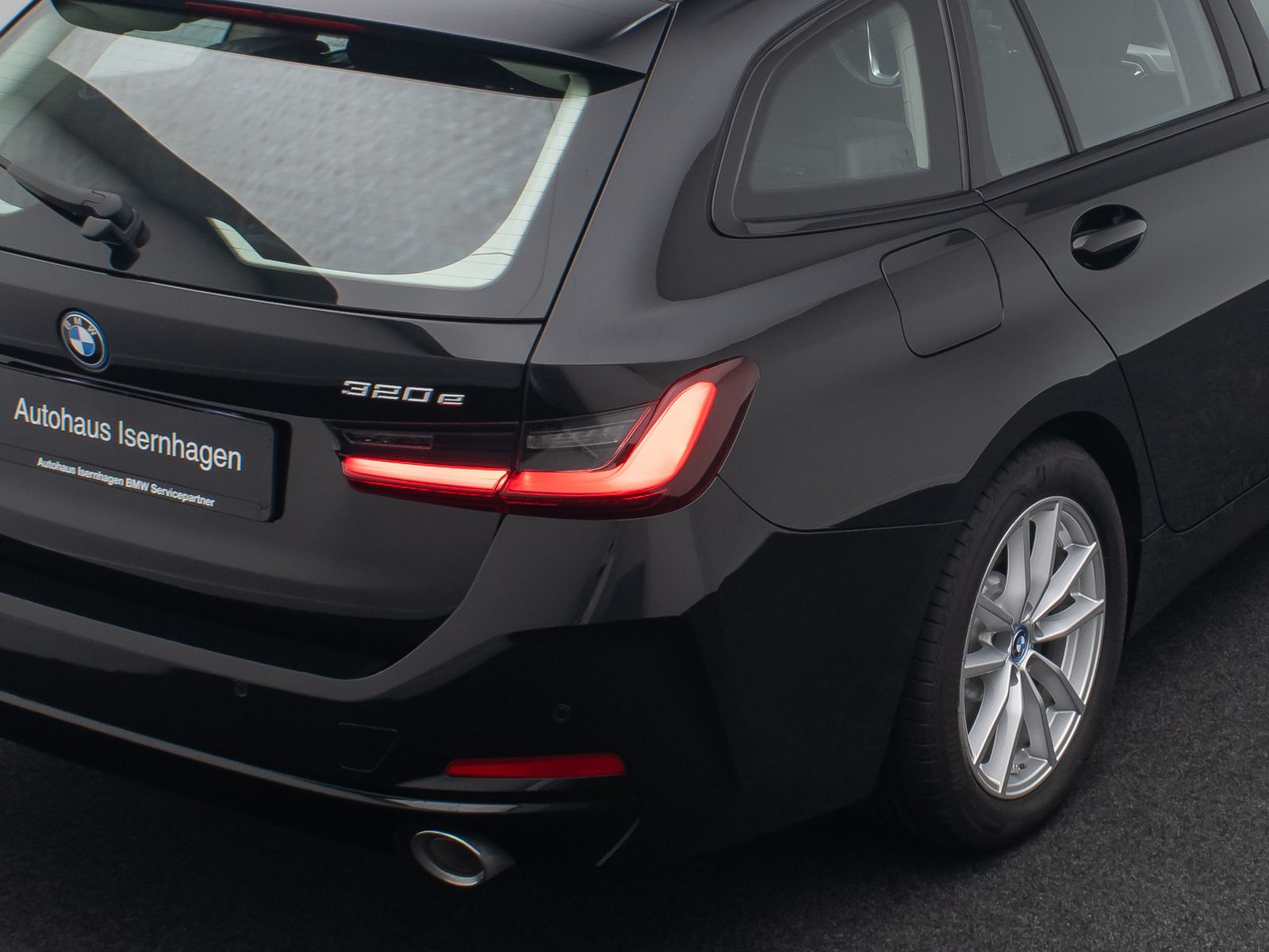 Fahrzeugabbildung BMW 320e GeschwindigReg AHK HiFi PDC CockpitPlus DAB