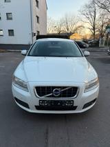Volvo V70 Kombi Kinetic/ Navi/ baujahr 2011 - Volvo V70 aus 2011 mit Diesel-Antrieb: Kombi