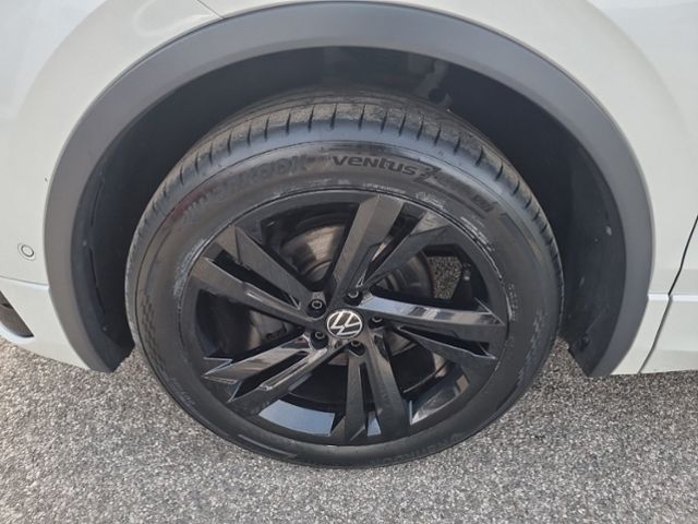 Fahrzeugabbildung Volkswagen Tiguan R-LINE 2,0 TDI DSG 4MOTION PANO AHK EASY