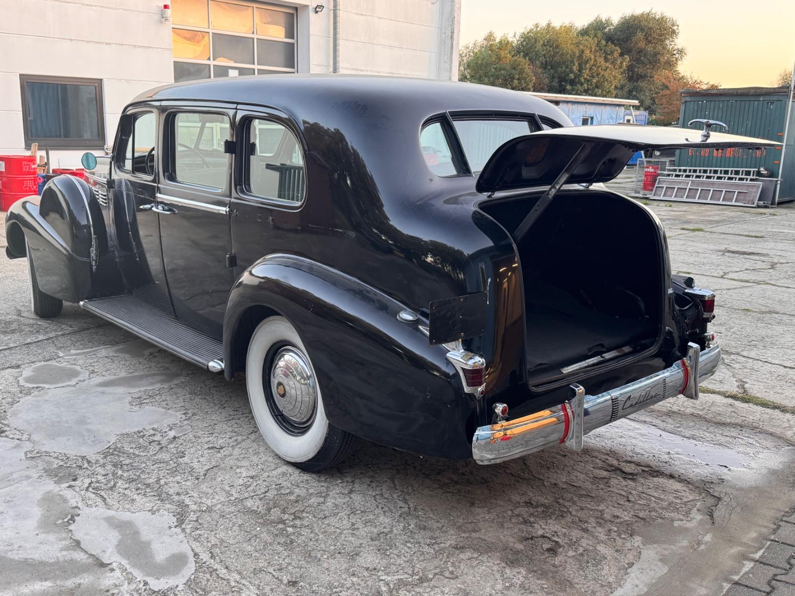 Cadillac Fleetwood 75