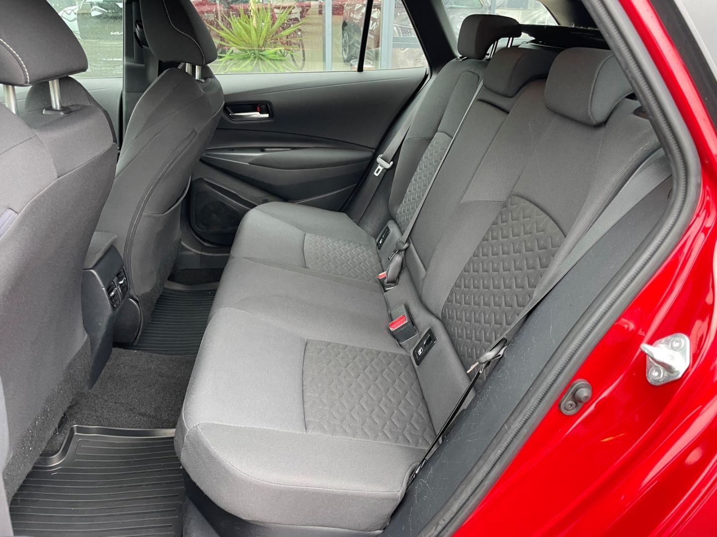 Fahrzeugabbildung Toyota Corolla Hybrid LED Verkehrszeichenerk HeadUpDis