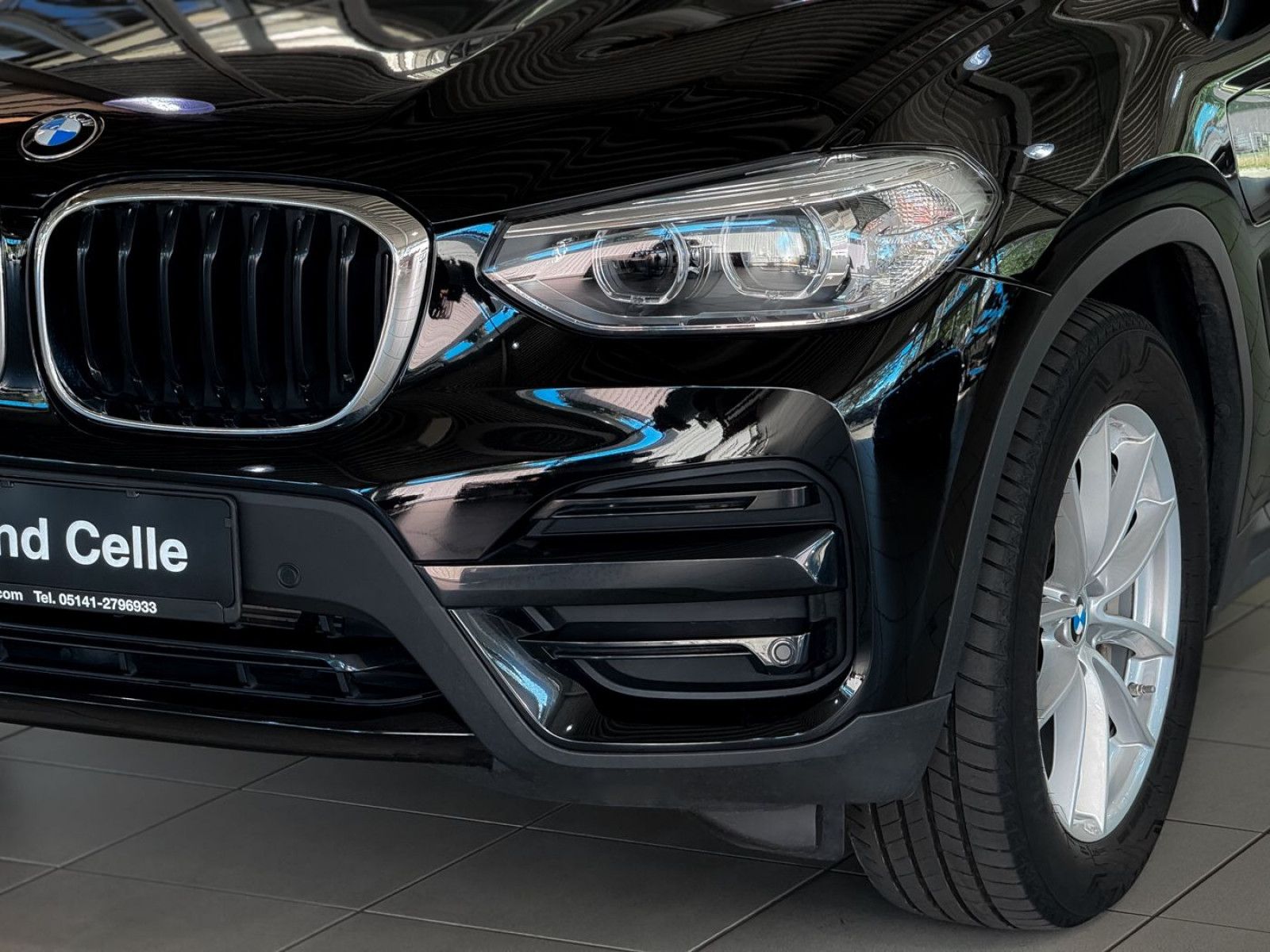 Fahrzeugabbildung BMW X3 xD30e Panorama HUD DAB Sport Individual HiFi