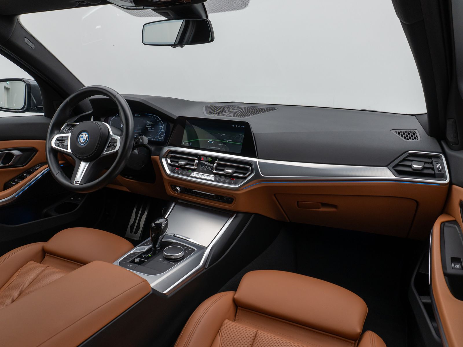 Fahrzeugabbildung BMW 330e  M Sport Kamera Laser HUD DAB HiFi Komfort