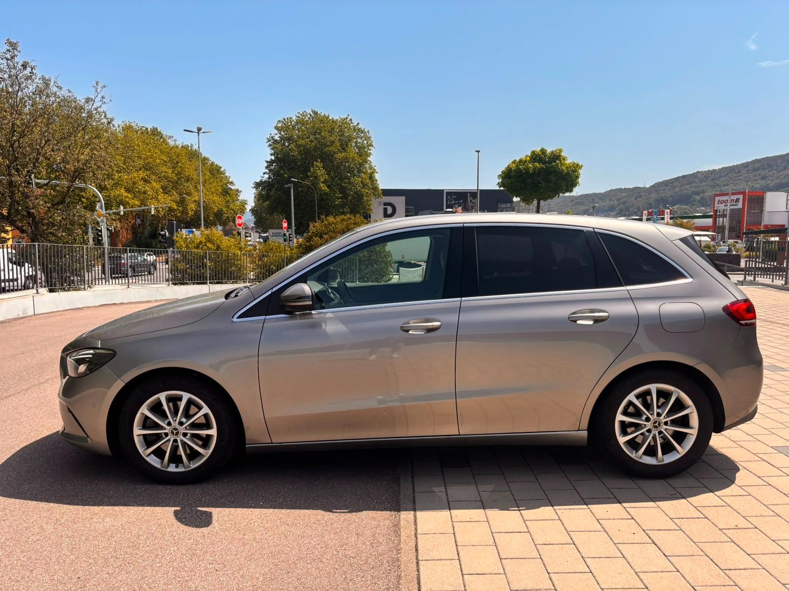 Mercedes-Benz B 220 B B 220 d