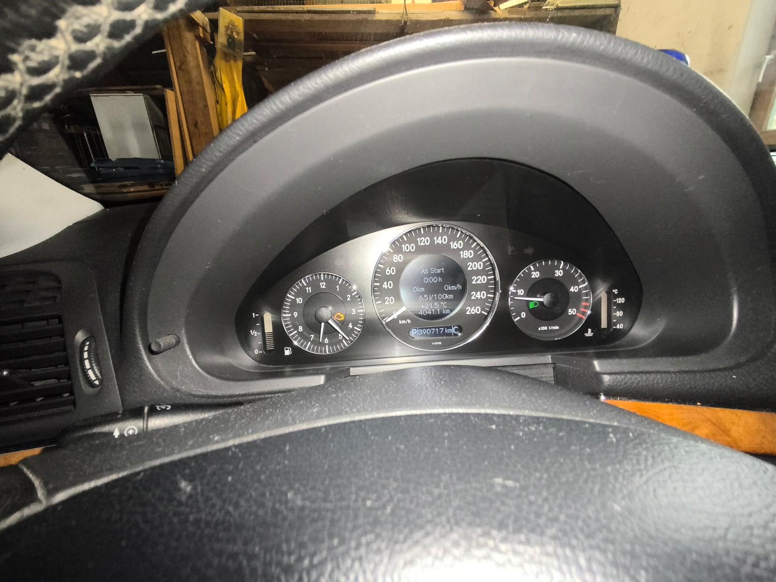Mercedes-Benz E220 2004 — photo 10