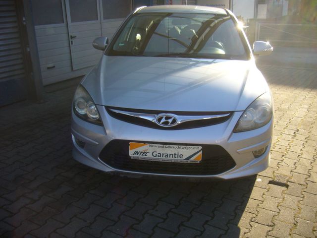 Hyundai i30 FIFA WM Edi KLI ALU SO/WI KD KUPPL TÜV NEU